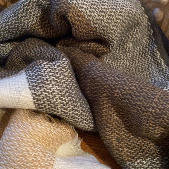 Knit scarf - Picture 3 of 3